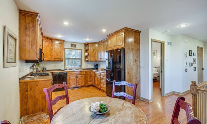 Liberty Cabaña | Cozy Liberty Getaway w/ Fire Pit & Patio!