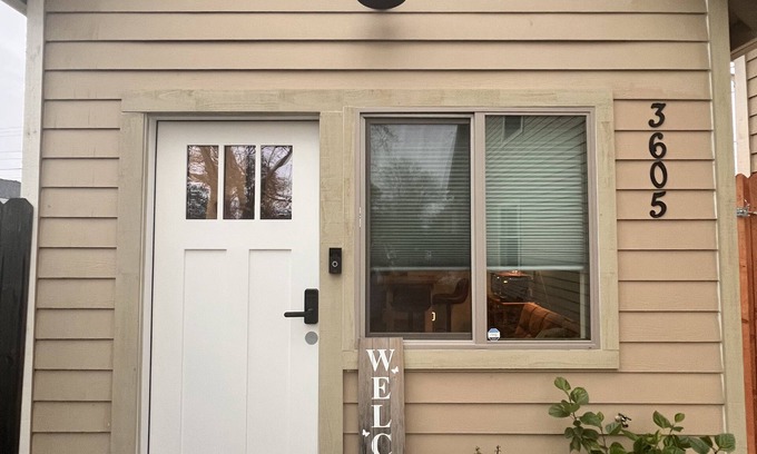 Southeastern Sacramento Casa | Cozy lil cottage in Sacramento with AC-HEAT, WiFi & a private backyard