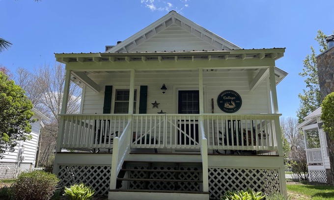 Altamont Cabaña | Cozy Linville River Cottage-Newland, NC "Mountain Thyme"
