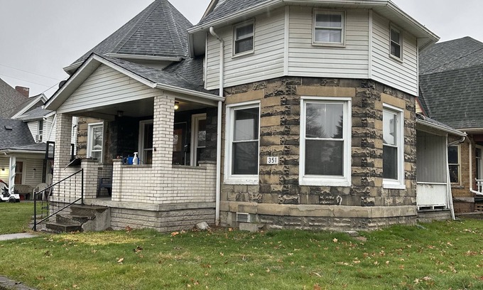 Steubenville Casa | Cozy little Castle. Warm & welcoming.
