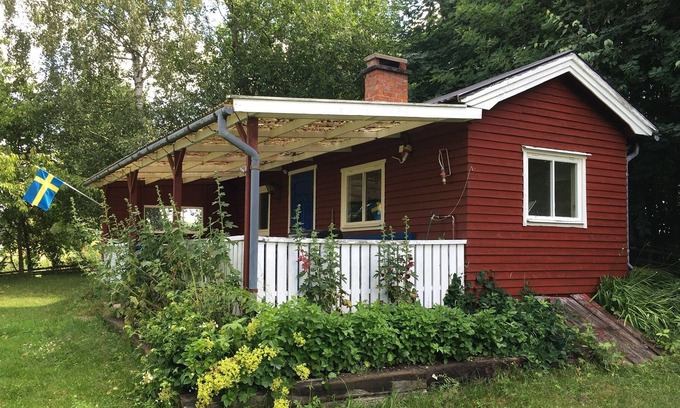 Nykoping Municipality Cabina | Acogedora casita con vistas al lago. Mysigt torp directamente vid sjö och reserva natural