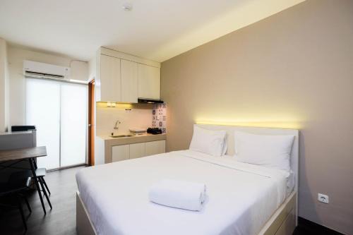 Depok Apartamento | Cozy Living Studio Room at Cinere Resort Apartment By Travelio