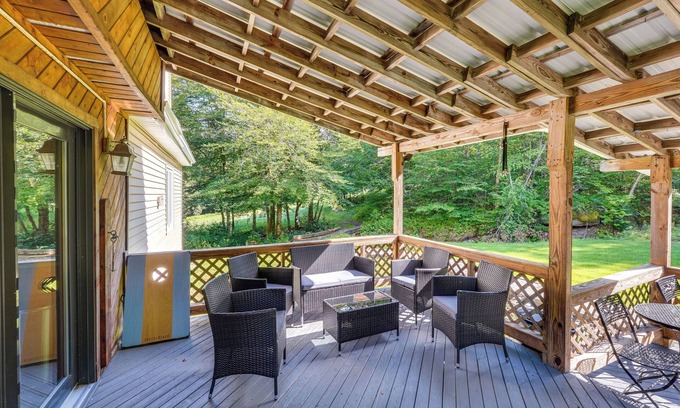 Livingston Manor Casa | Cozy Livingston Manor Home w/ Wood-Burning Stove!