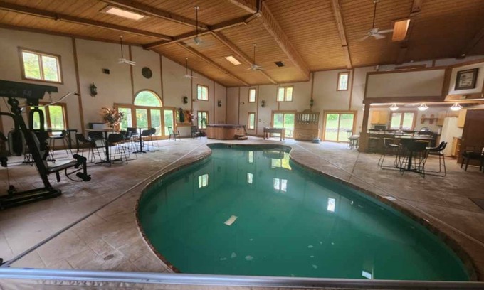 Troy Cabina | Cozy lodge with indoor pool, hot tub, loft and more! Great for a close getaway!
