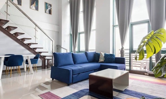 Bagumbayan Apartamento | Cozy Loft Apartment in Eastwood City - 5 mins walk to the mall, with pool & gym!