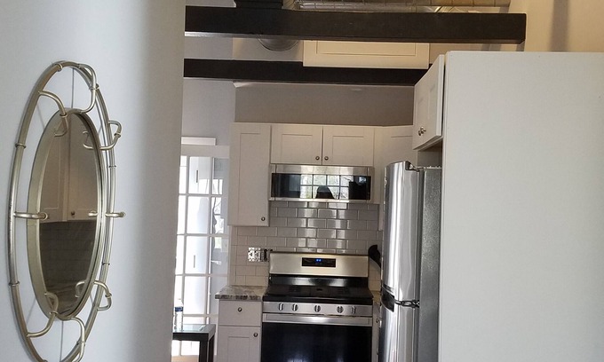 Biddeford Casa | Cozy Loft for 4, 2 min to beaches, UNE, town, dining, outlets, fishing, hiking..