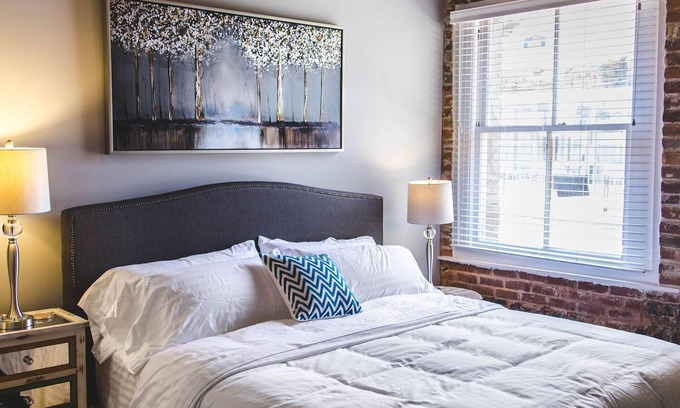 Central Business District Condominio | Hermoso Loft en un lugar privilegiado en el centro de Lynchburg! Alimentos, el Parque y el río!