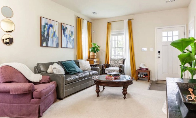 Seat Pleasant Casa | Cozy loft w/private parking