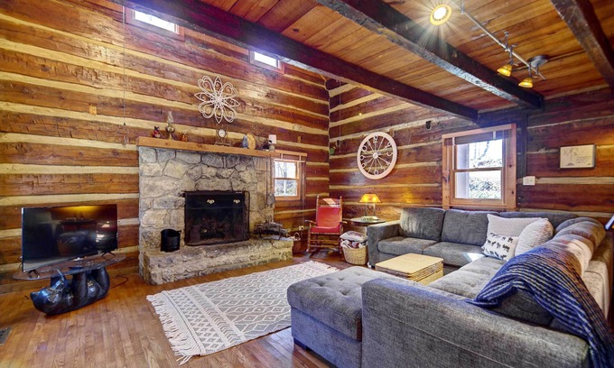 Townsend Cabina | Cozy Log Cabin: 6 Mi to Great Smoky Mtns NP!