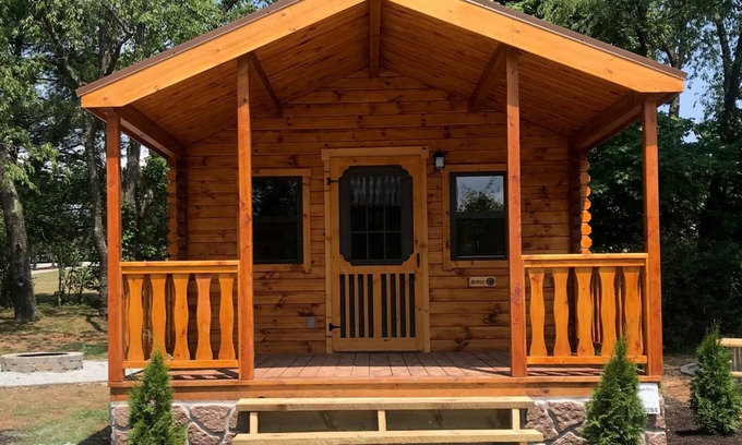 White Cabina | Cozy Log Cabin #7. Minutes from Seven Springs and Hidden Valley!