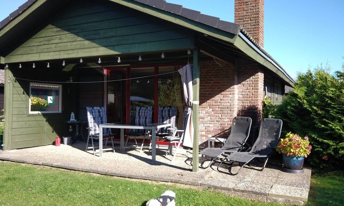 Damp Complejo | Cozy log cabin for up to 4 people, free WLAN, fenced property