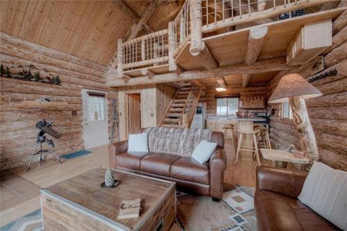 Indian Mountain Casa | Cozy Log Cabin Loft Hot Tub on 5 wooded acres