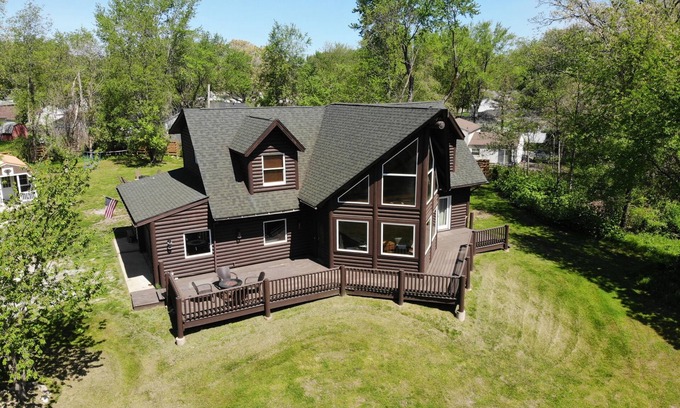 Portage Cabina | Cozy Log Cabin Near Indiana Dunes & Lake Michigan!