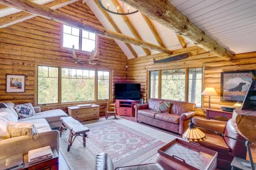 Wilmington Casa | Cozy Log Cabin Near Mt Snow Views, Modern Comfort