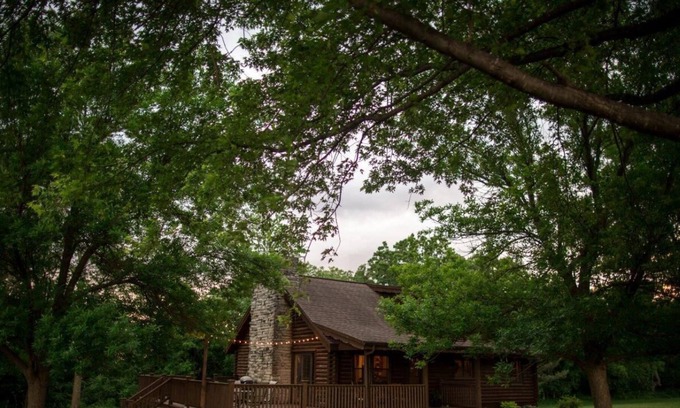 Fort Atkinson Cabina | Acogedora cabaña de madera situada fuera de Fort Atkinson, Iowa