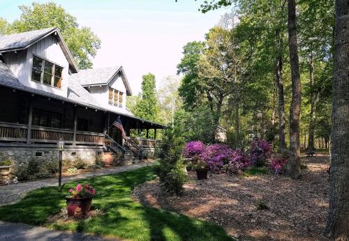 Oak Ridge Casa | Cozy Log Cabin Suite