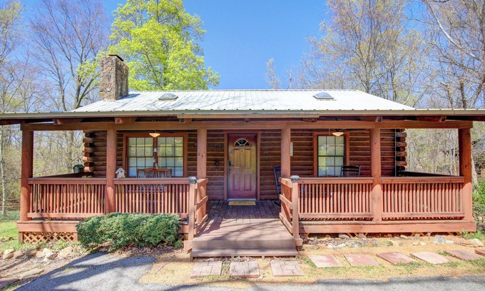 Pine Mountain Valley Cabina | Cozy Log Cabin tucked away in Warm Springs! Near Callaway and FDR