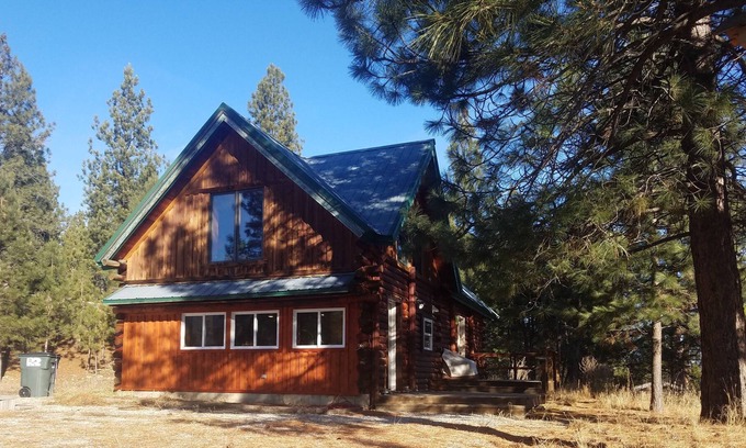 Stevensville Casa | Acogedora cabaña con estufa de leña y vistas a la montaña