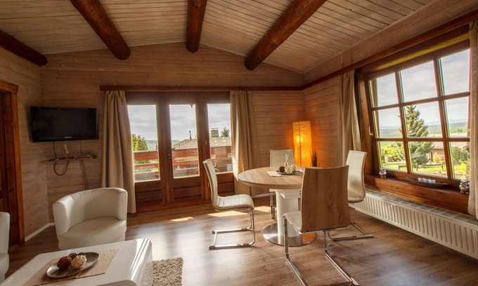 Steina Casa | Acogedora cabaña de troncos con 2 apartamentos en una pendiente en un lugar tranquilo