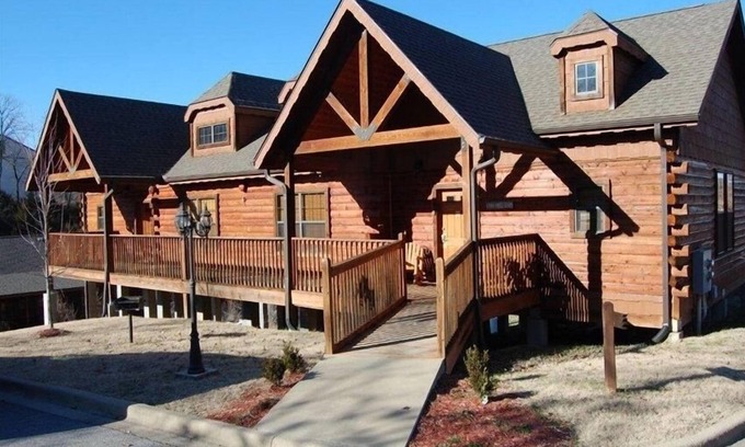 Branson Theater District Cabina | Cozy Log Cabin - Fall in the Heart of Branson (2 Masters) ¡TODOS LOS IMPUESTOS PAGADOS!