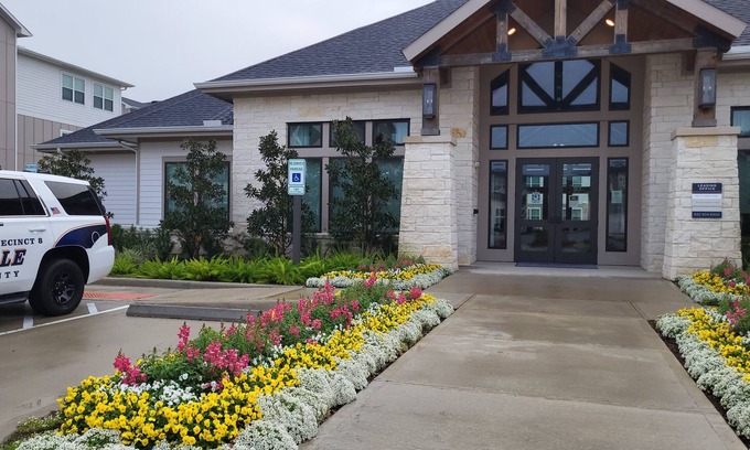Friendswood Apartamento | Cozy long-term stay king bed in Friendswood TX, close to Houston and Clear Lake.
