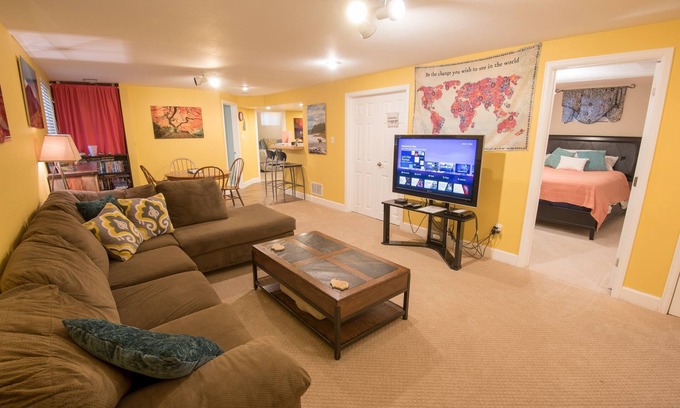Keewayden Casa | COZY Lower Level 3 Bedroom Private Suite in South Boulder