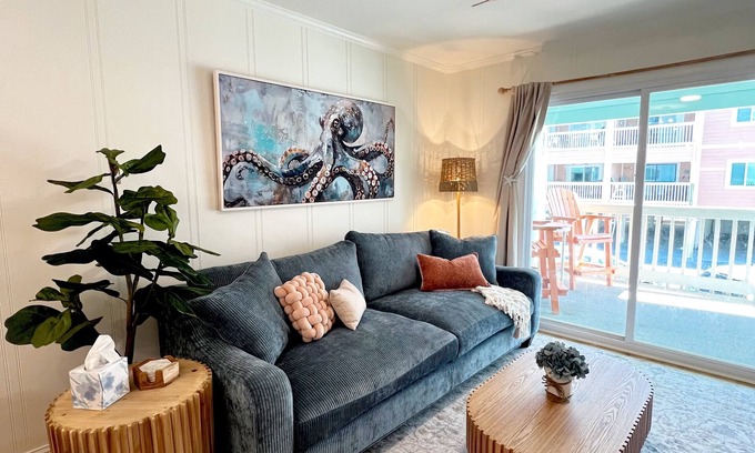 Garden City Condominio | Cozy Luxe Beach Condo: Fully Renovated + Pool + Steps to Sand + Prime Location