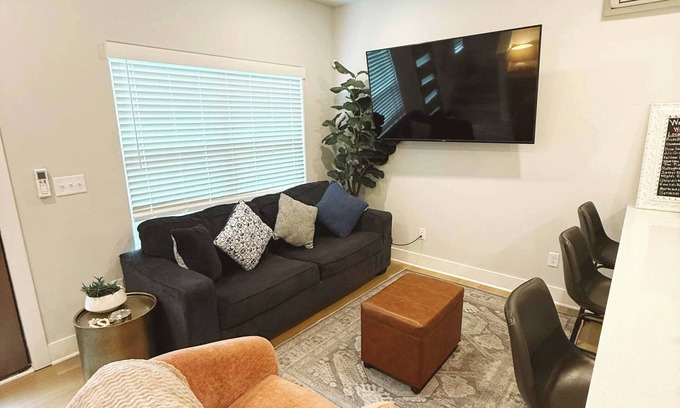 Fayetteville Casa | Cozy Luxe Stay Walk to any HOGS Stadium