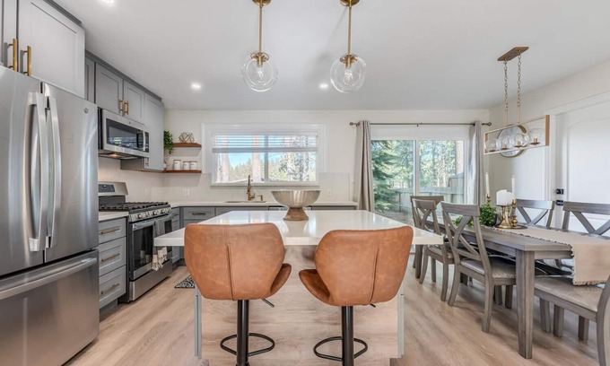 Tahoe Island Casa | Cozy & Luxury 2 BR SFH, Prof Clean. Book FUN now