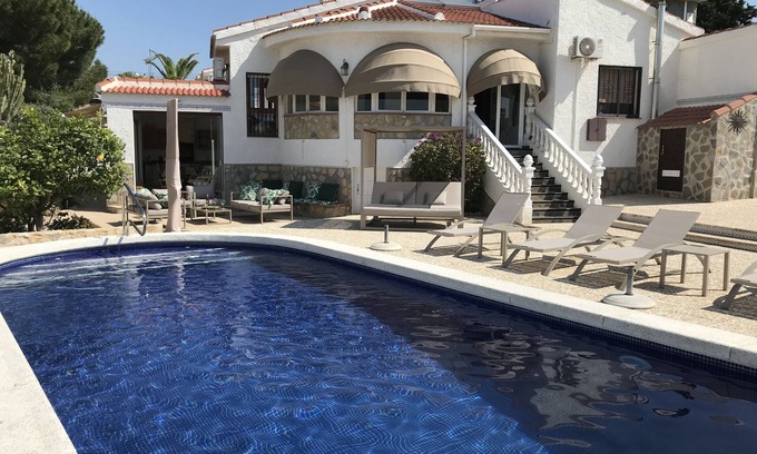 Rojales Villa | Cozy luxury villa and private pool and countless relaxing places to enjoy sun