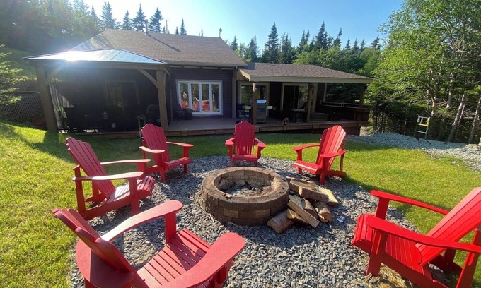Terra Nova Cabaña | Cozy Mahers Cottage - Hot tub