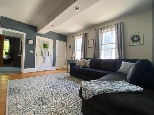 Adrian Apartamento | Cozy Main Street Flat
