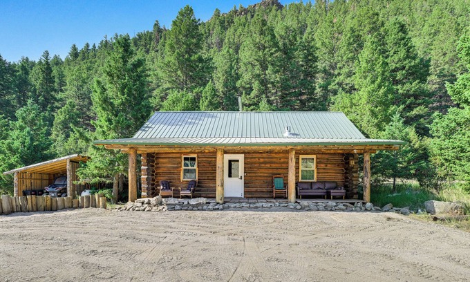 Divide Cabina | Cozy Melrose Cabin w/ Fire Pit: Walk to River!
