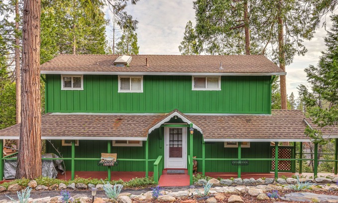 Mi-Wuk Village Cabina | Cozy Mi-Wuk Village Cabin: 18 Mi to Dodge Ridge!
