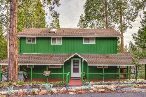 Mi-Wuk Village Casa | Cozy Mi-Wuk Village Cabin 18 Mi to Dodge Ridge!