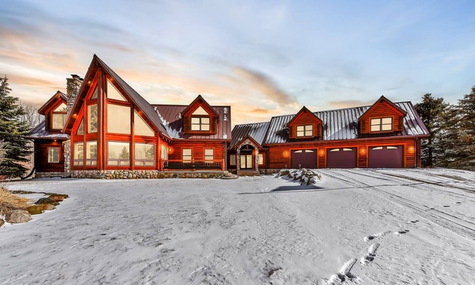 Decker Cabina | Cozy, Michigan Lodge w/ 20+ Acres and a Private Fruit Tree Orchard