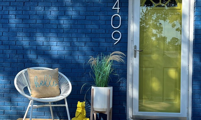 Yaupon Beach Casa | Cozy mid-century bungalow 1 min to kayak launch, 4 mins to beach! Sleeps 6!