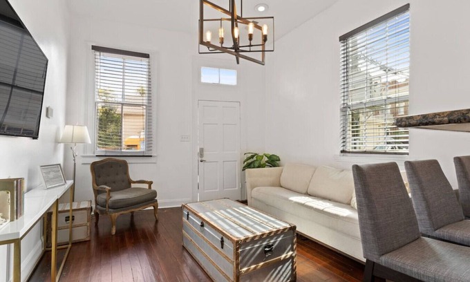 Tulane - Gravier Casa | Cozy Mid-City Cottage | Outdoor Patio w/ Backyard
