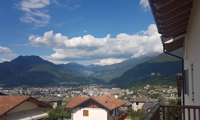 Susa Apartamento | Cozy mini apartment with private parking 5 minutes from the lake