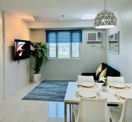 Valencia Apartamento | Cozy Minimalist 2BR Condo at Princeton QC near Rob Magnolia