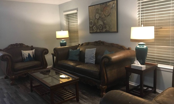 Van Apartamento | Cozy Modern 1 Bed 1 Bath next to Park!