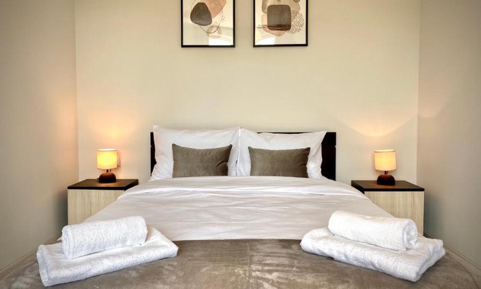 Stara Zagora Apartamento | Cozy & Modern 1BR Apart for 4 guests next to Medical University & Free parking
