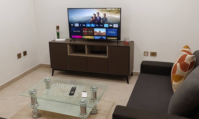 Cocody Apartamento | Cozy Modern 1BR & Balcony & AC