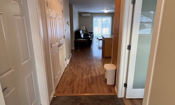 Summerside Casa | Cozy & Modern 2 Bedroom - 2 mins from Credit Union Place!