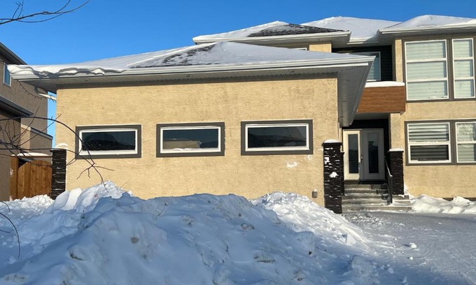 Fort Gary Casa | Cozy Modern and Lavish 1 Bedroom Basement Suite