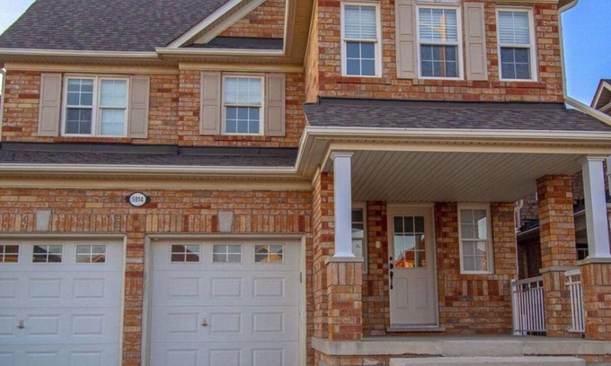 Lisgar Casa | Cozy Modern Basement apartment in Mississauga near all the happening places.