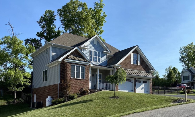 Christiansburg Casa | Cozy Modern Cottage Style Home minutes from VT, RU, Christiansburg Aquatic Cente