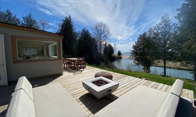 Inverhuron Cabaña | Cozy modern cottage on the beach
