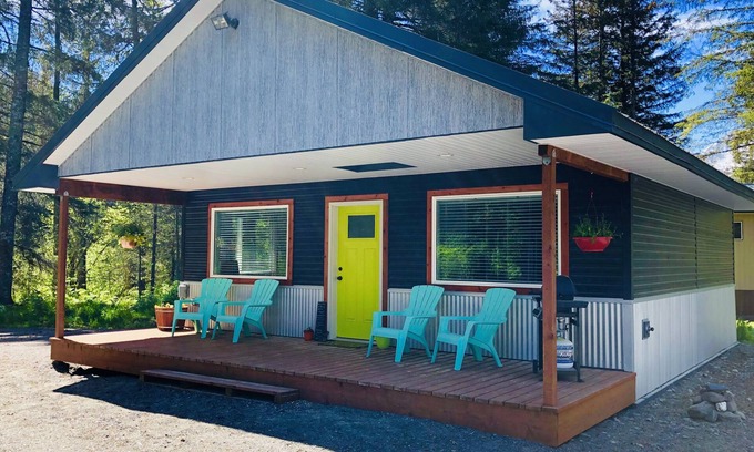 Seward Cabina | Cozy, modern cottage located in Seward, Alaska!