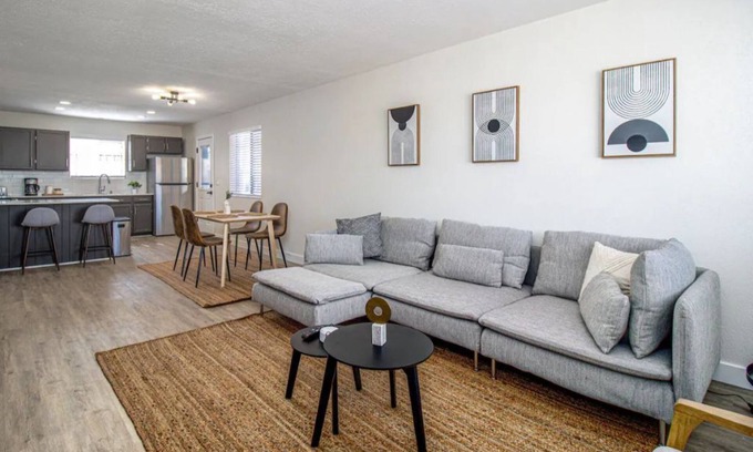 Mesa Apartamento | Cozy Modern Desert Escape
